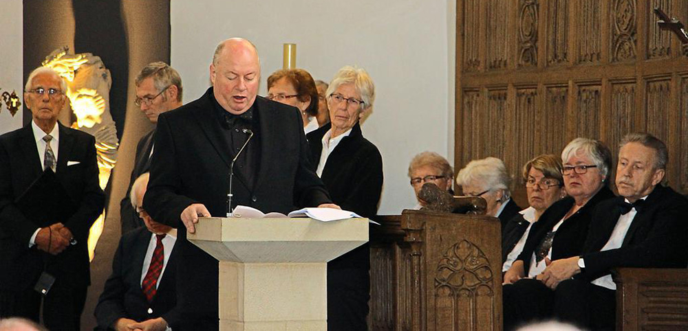 Ausstellung Kreuz und Quer des Schatzkammer Foerdervereins eroeffnet Zeugnisse der Froemmigkeit